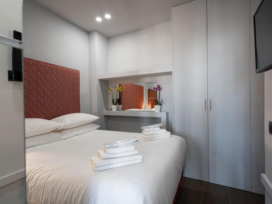 Casa Vacanze Bracco 45 Napoli Bagian luar foto